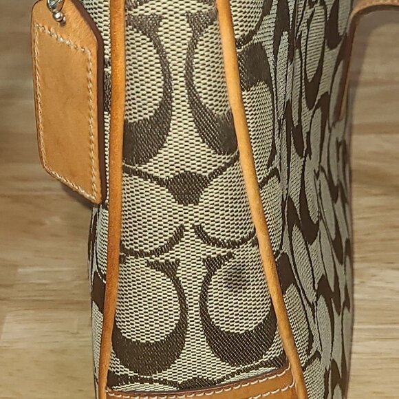 COACH VINATAGE HAMPTON SIGNATURE SHOULDER HANDBAG - KHAKI COLOR - Picture 14 of 15